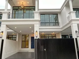 For rent 3 bedrooms townhouse in Khlong Toei, Bangkok