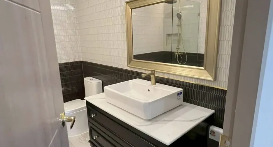 For rent 3 bedrooms townhouse in Khlong Toei, Bangkok