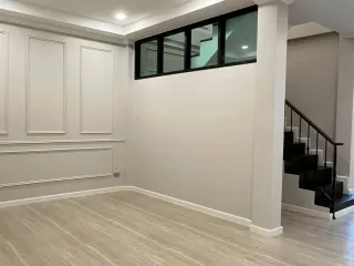 For rent 3 bedrooms townhouse in Khlong Toei, Bangkok