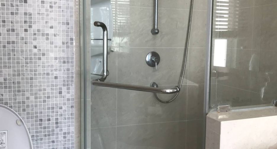 Condo en venta de 2 habitaciones en Khlong Toei, Bangkok