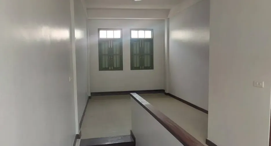 For rent 2 bedrooms retail Space in Samphanthawong, Bangkok