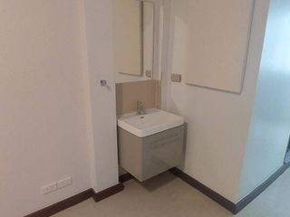 For rent 2 bedrooms retail Space in Samphanthawong, Bangkok