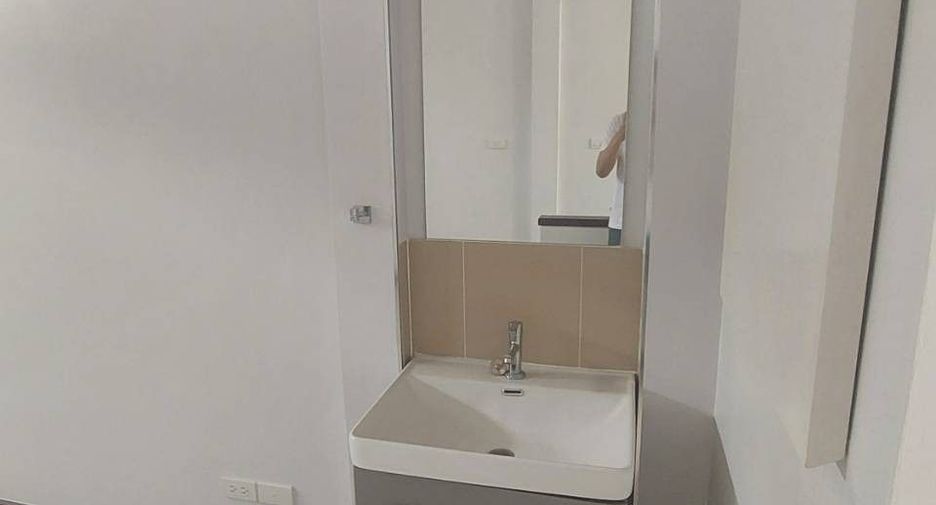 For rent 2 bedrooms retail Space in Samphanthawong, Bangkok