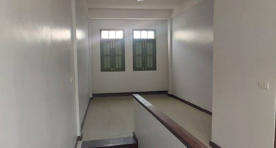 For rent 2 bedrooms retail Space in Samphanthawong, Bangkok
