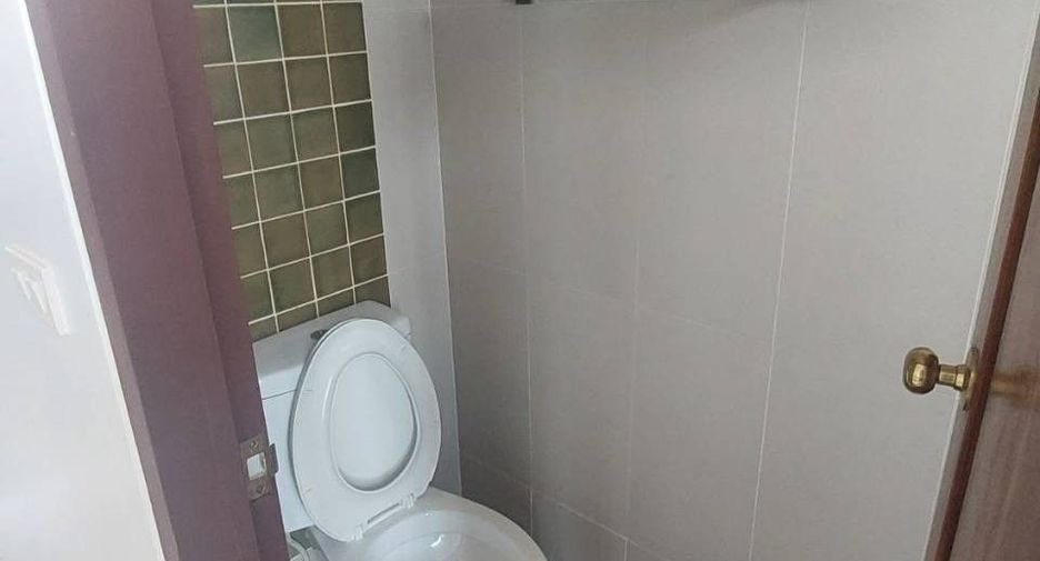 For rent 2 bedrooms retail Space in Samphanthawong, Bangkok