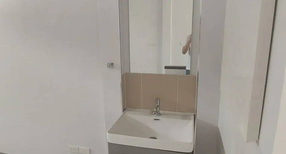 For rent 2 bedrooms retail Space in Samphanthawong, Bangkok