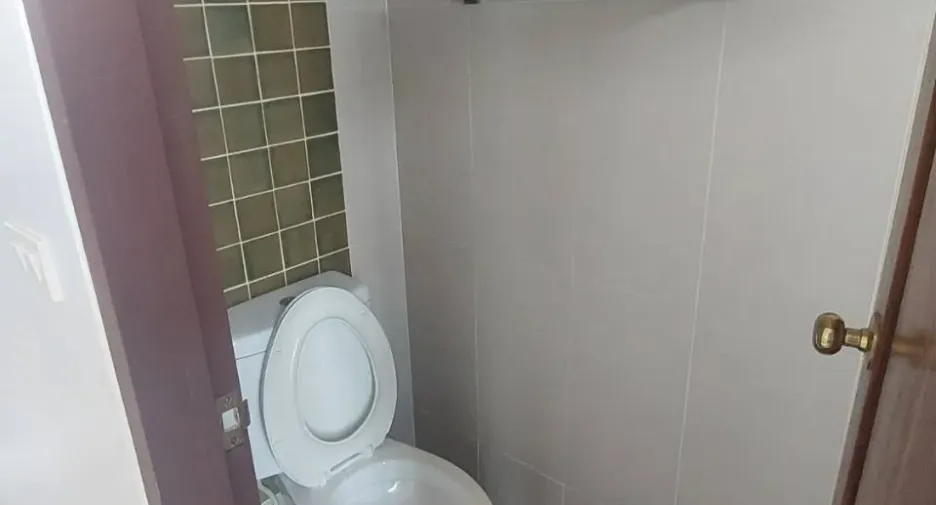 For rent 2 bedrooms retail Space in Samphanthawong, Bangkok