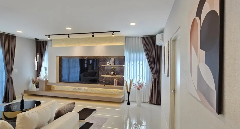 Haus zur Miete und zum Kauf mit 4 Zimmer in Bang Phli, Samut Prakan