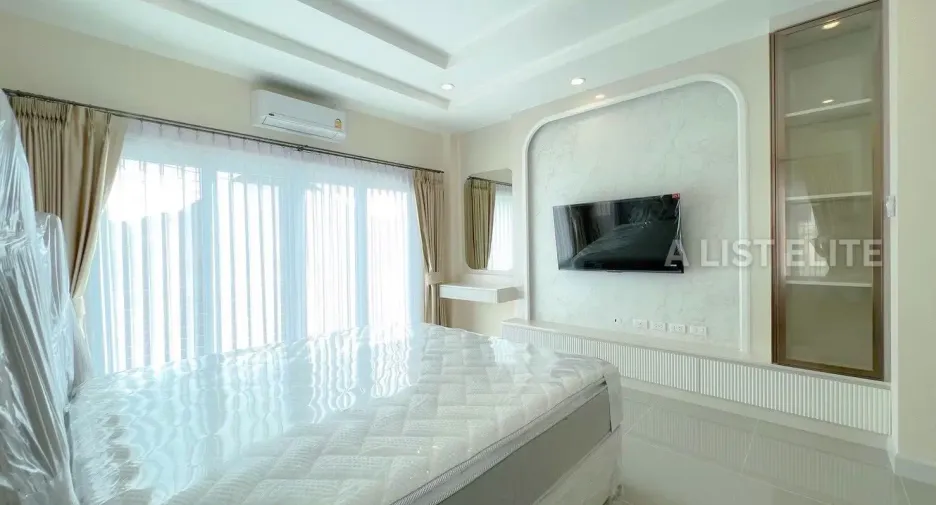 Casa en alquiler de 4 habitaciones en Bang Lamung, Chonburi