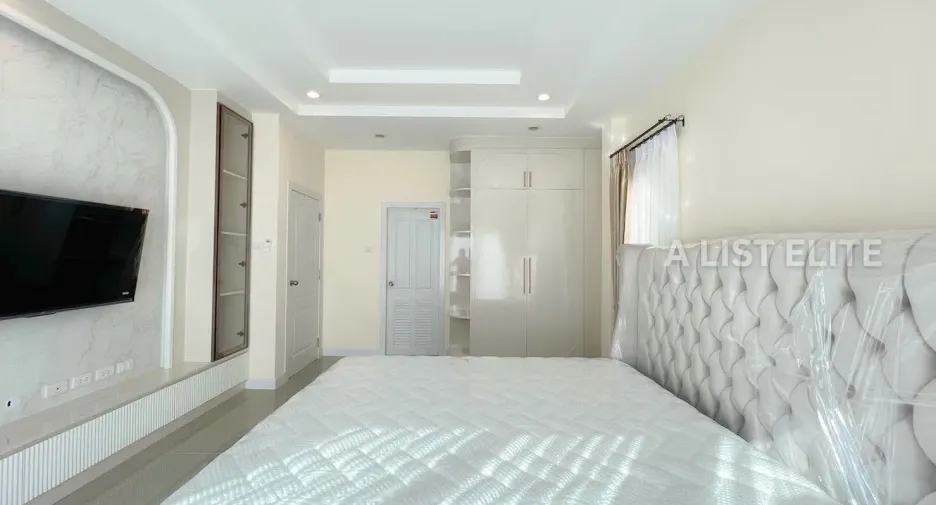 Casa en alquiler de 4 habitaciones en Bang Lamung, Chonburi