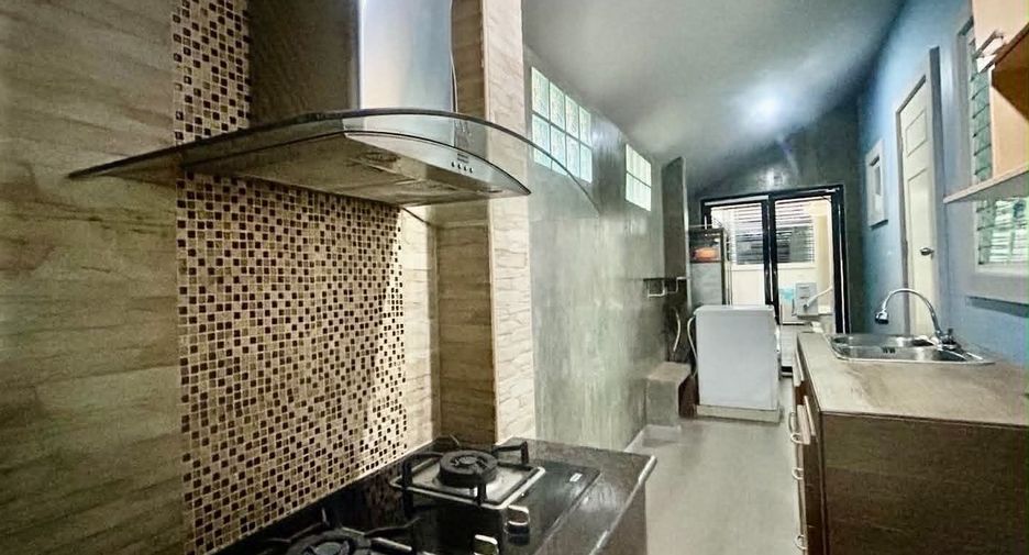 For rent 3 bedrooms house in Mueang Chiang Mai, Chiang Mai
