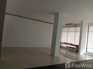 Oficina en alquiler de 5 habitaciones en Mueang Chiang Mai, Chiang Mai
