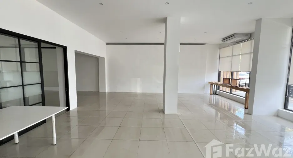 For rent 5 bedrooms office in Mueang Chiang Mai, Chiang Mai