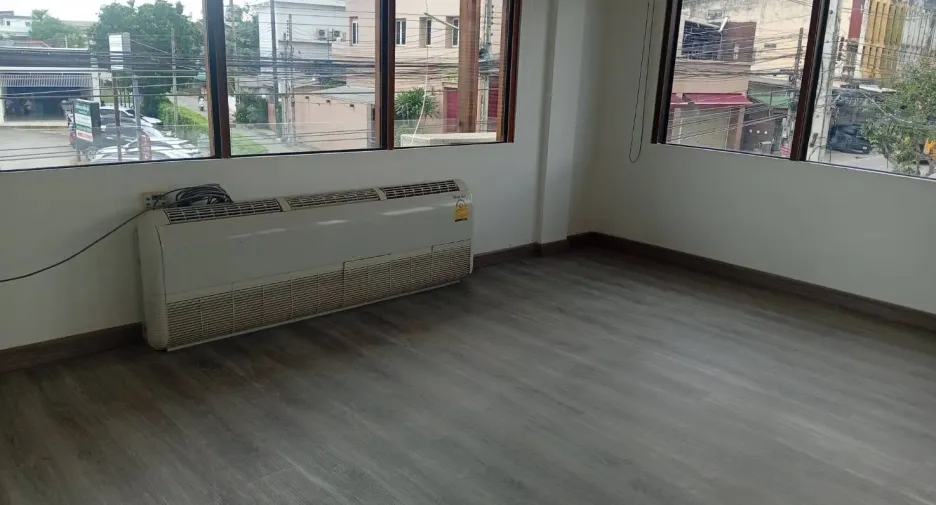 For rent 5 bedrooms office in Mueang Chiang Mai, Chiang Mai