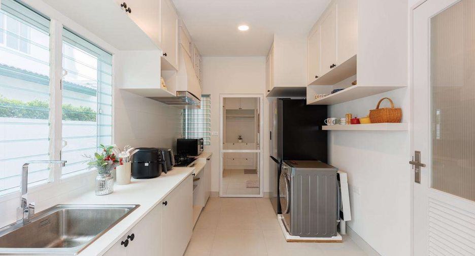 For rent 5 bedrooms house in Mueang Chiang Mai, Chiang Mai