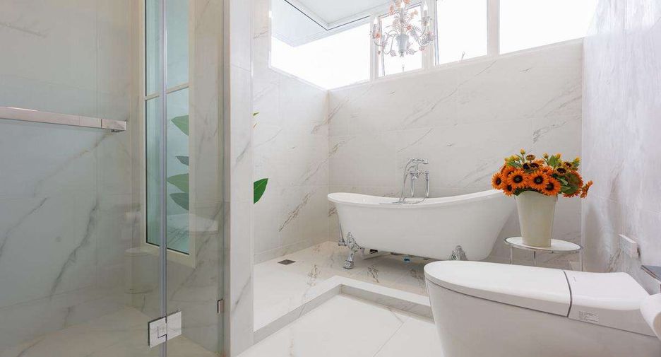 For rent 5 bedrooms house in Mueang Chiang Mai, Chiang Mai