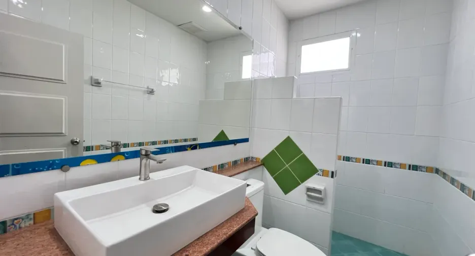 For rent そして for sale 2 ベッドルーム house in Si Racha, Chonburi