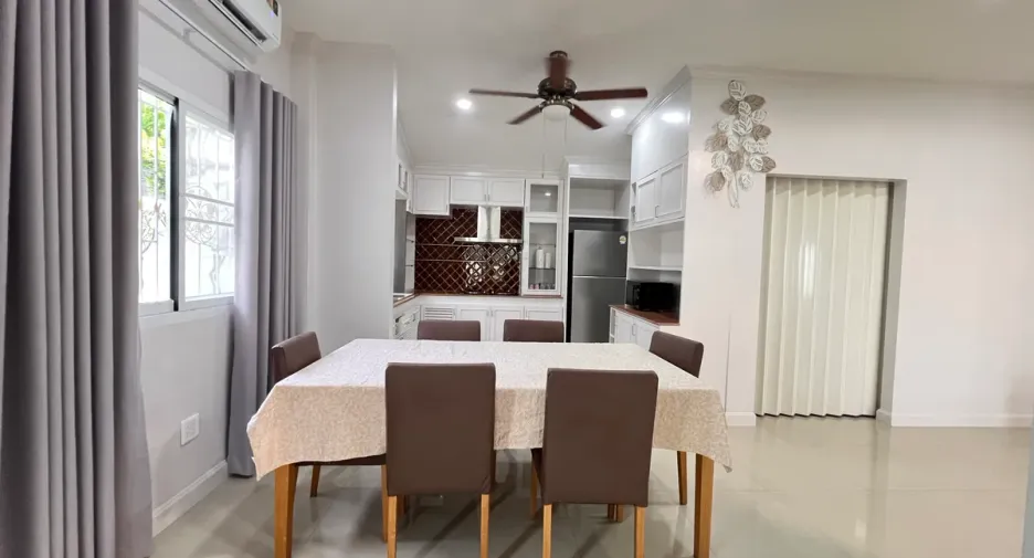 For rent そして for sale 2 ベッドルーム house in Si Racha, Chonburi
