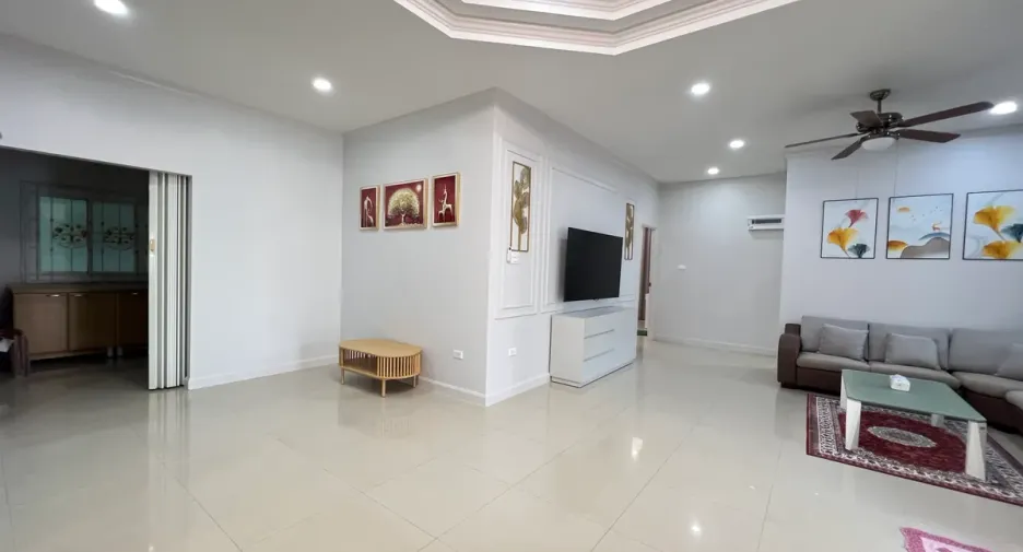 For rent そして for sale 2 ベッドルーム house in Si Racha, Chonburi