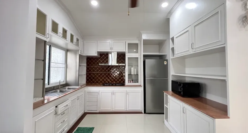 For rent そして for sale 2 ベッドルーム house in Si Racha, Chonburi
