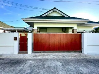 For rent そして for sale 2 ベッドルーム house in Si Racha, Chonburi