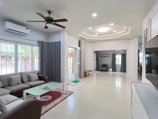 For rent そして for sale 2 ベッドルーム house in Si Racha, Chonburi