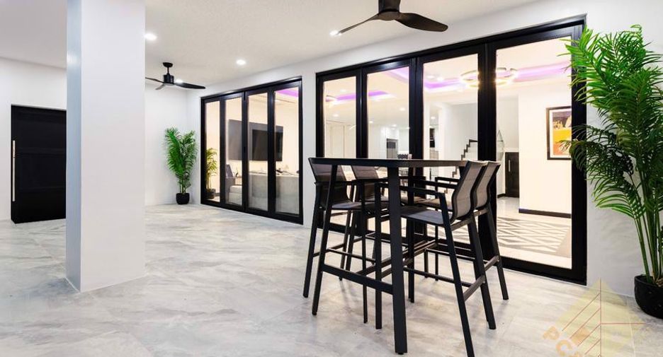 For rent 5 bedrooms house in Jomtien, Pattaya