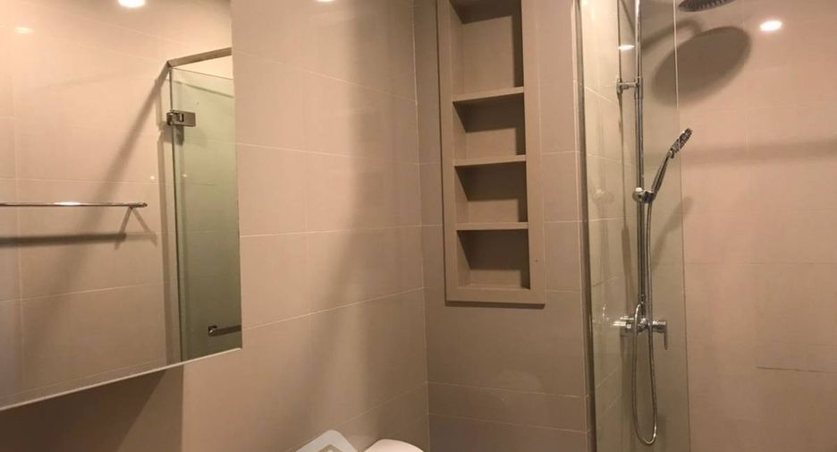 For rent 2 bedrooms condo in Pathum Wan, Bangkok