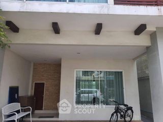 For rent 3 bedrooms townhouse in Yan Nawa, Bangkok