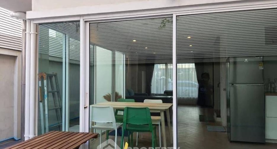 For rent 3 bedrooms townhouse in Yan Nawa, Bangkok
