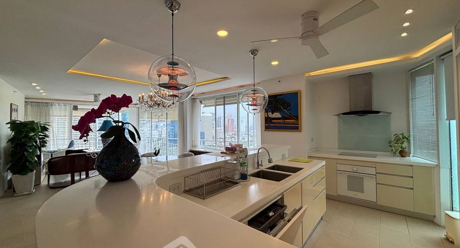 For rent 2 bedrooms condo in Khlong Toei, Bangkok