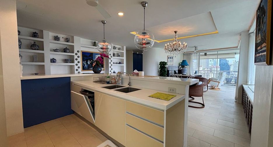 For rent 2 bedrooms condo in Khlong Toei, Bangkok