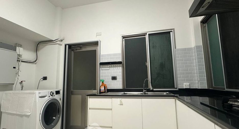 Haus zur Miete mit 4 Zimmer in Lat Krabang, Bangkok