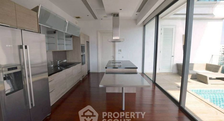 Condo en alquiler de 3 habitaciones en Watthana, Bangkok