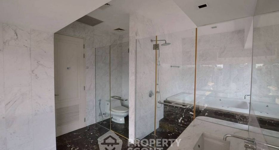 Condo en alquiler de 3 habitaciones en Watthana, Bangkok