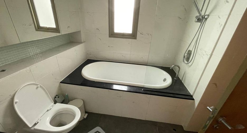 Wohnung zur Miete mit 2 Zimmer in Khlong Toei, Bangkok