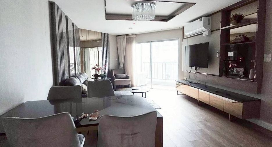 Wohnung zur Miete mit 3 Zimmer in Huai Khwang, Bangkok