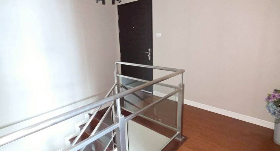 Wohnung zur Miete mit 3 Zimmer in Huai Khwang, Bangkok