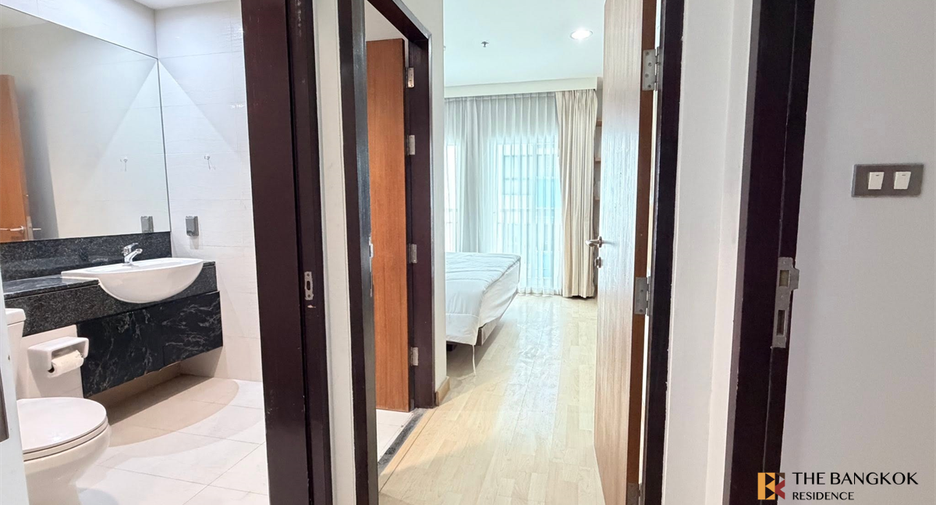 For sale 2 bedrooms condo in Watthana, Bangkok