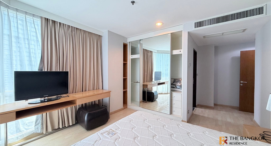 For rent 2 bedrooms condo in Watthana, Bangkok