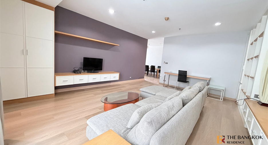 For rent 2 bedrooms condo in Watthana, Bangkok
