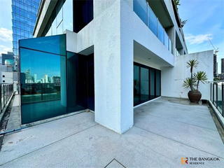 For rent 2 bedrooms condo in Pathum Wan, Bangkok