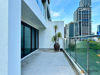 For rent 2 bedrooms condo in Pathum Wan, Bangkok