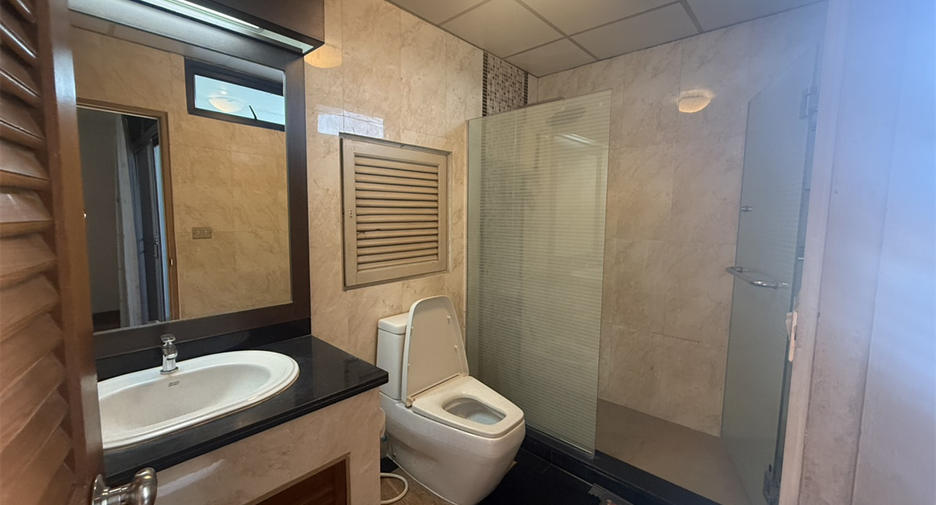 For sale 3 ベッドルーム condo in Ratchathewi, Bangkok