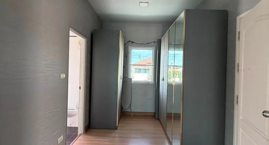 Casa en alquiler de 4 habitaciones en Mueang Samut Prakan, Samut Prakan
