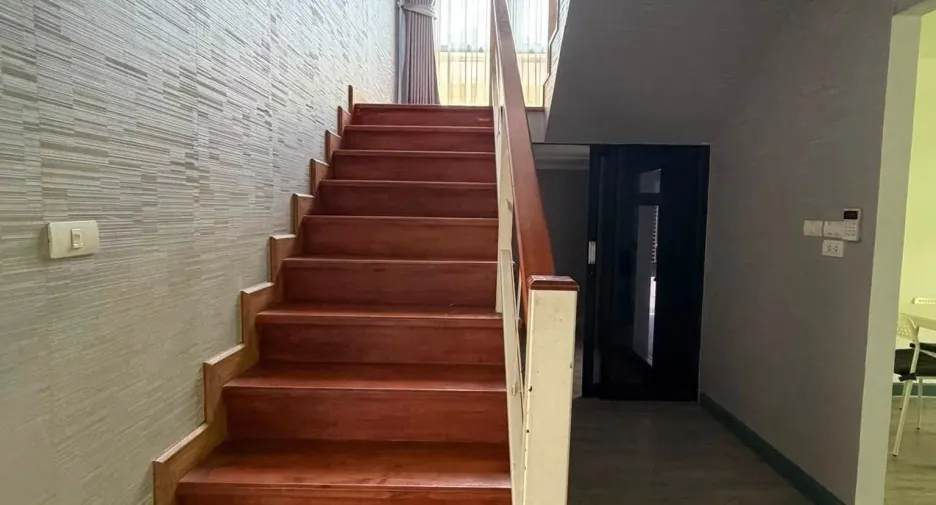 Casa en alquiler de 4 habitaciones en Mueang Samut Prakan, Samut Prakan