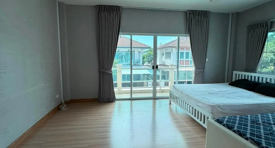 Casa en alquiler de 4 habitaciones en Mueang Samut Prakan, Samut Prakan