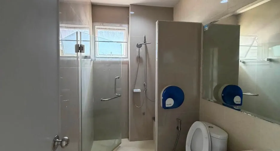 Casa en alquiler de 4 habitaciones en Mueang Samut Prakan, Samut Prakan