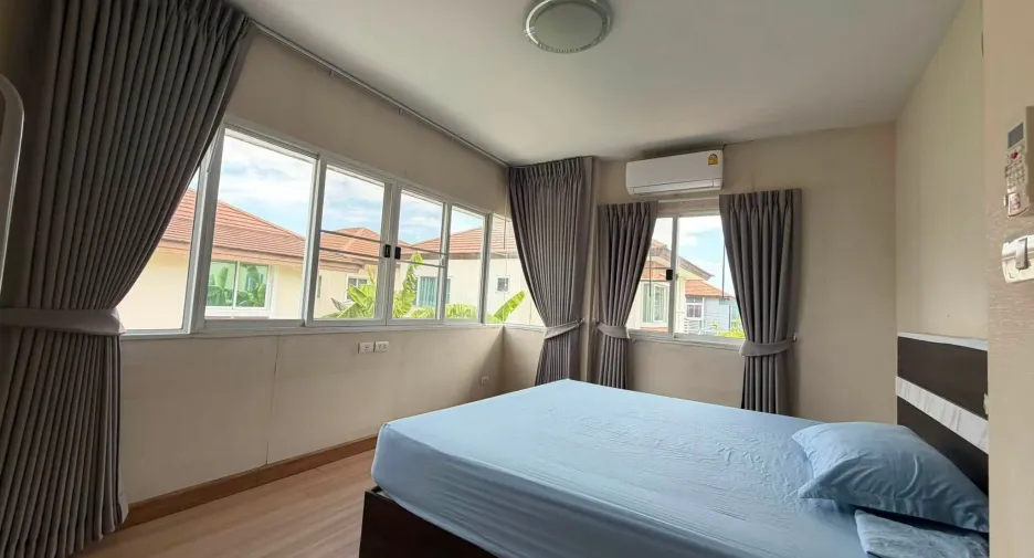 Casa en alquiler de 4 habitaciones en Mueang Samut Prakan, Samut Prakan