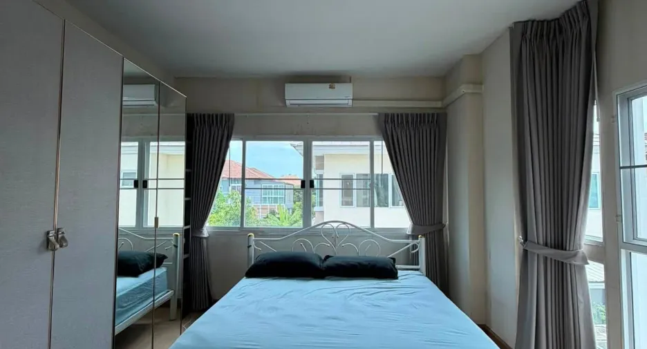 Casa en alquiler de 4 habitaciones en Mueang Samut Prakan, Samut Prakan